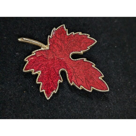 Vintage Guilloche Enamel Red Maple Leaf Pin Brooch Fall Autumn - Picture 1 of 8